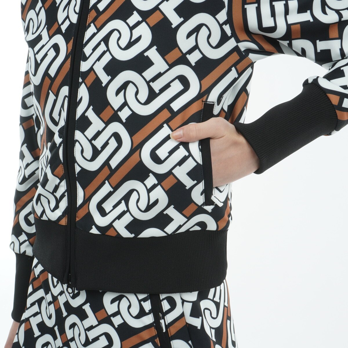 新品セットアップ】CPGゴルフ チェーンロゴグラフィカルブルゾン