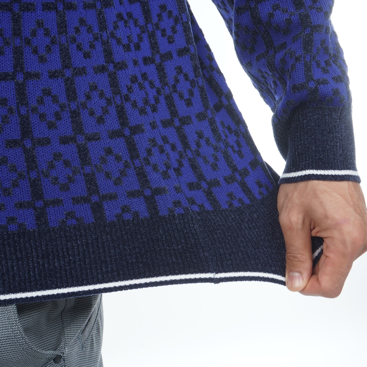 プラハパターンクルーネックセーター(中間着(セーター、トレーナー