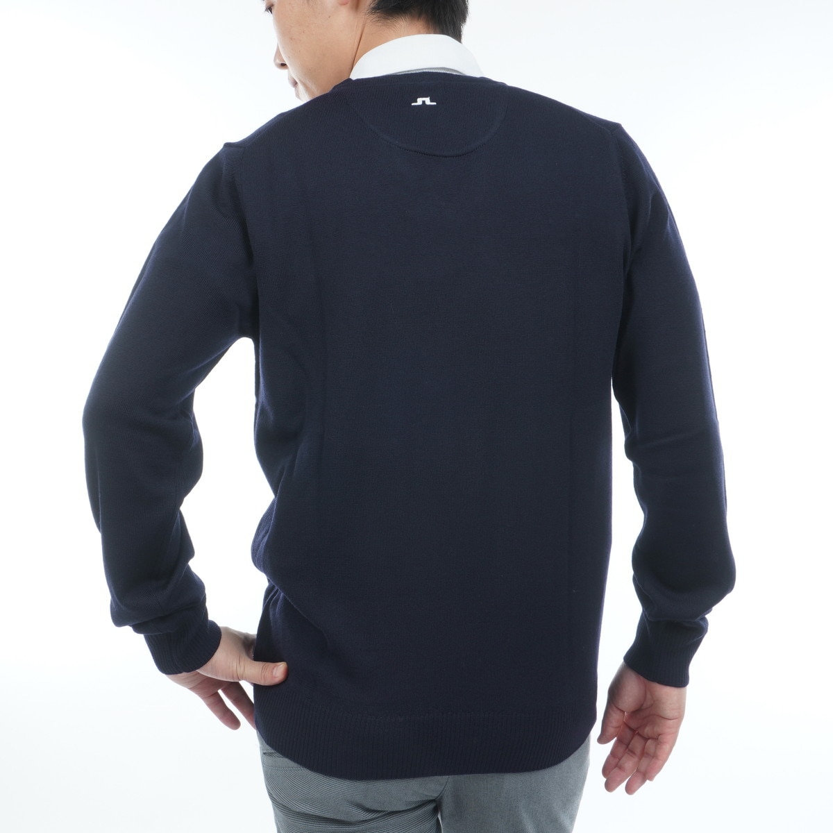 Vネックメリノウールセーター(中間着(セーター、トレーナー))|J