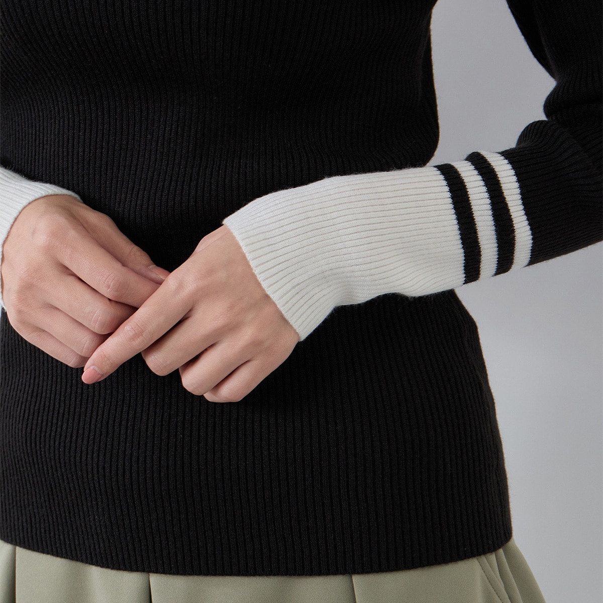 バイカラー切替リブタートルネックセーター レディス(中間着(セーター