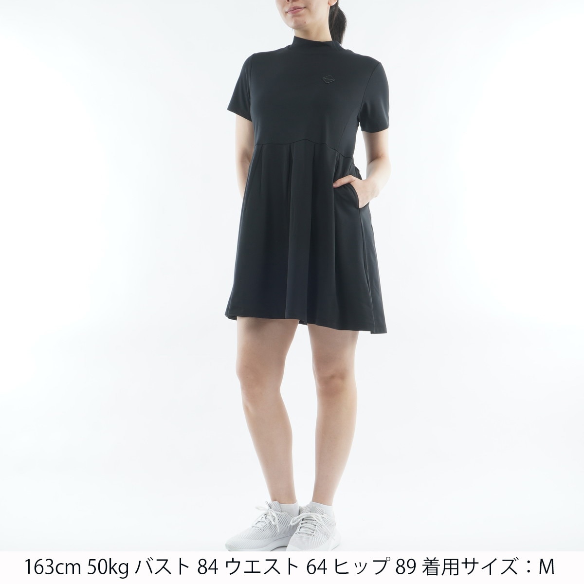 ストレッチ ネックロゴ ハイネック プリーツワンピース レディス