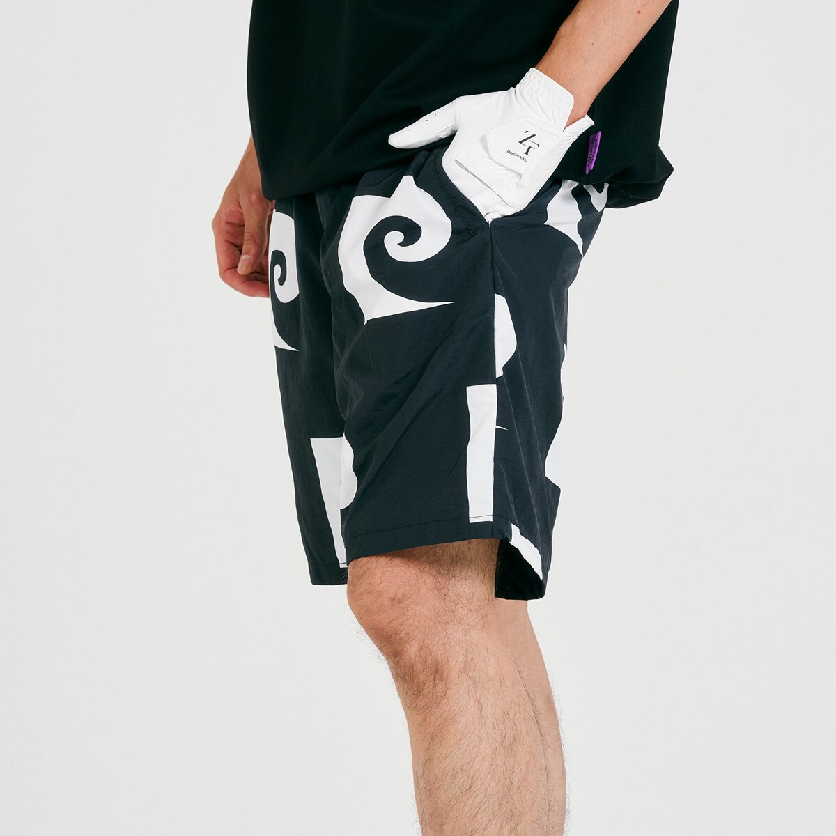 新品 ピエールカルダン ゴルフ ショートパンツ ユニセックスS 白 総柄 新品 ピエールカルダン ゴルフ ショートパンツ ユニセックスS 白 総柄